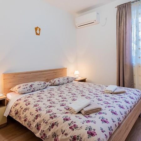 Room Laudina Cres Esterno foto